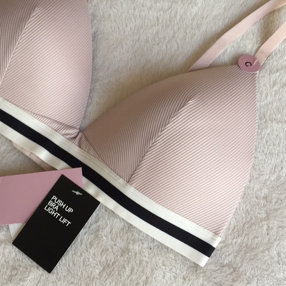 light fit triangle push up bra by H&M - Picture 2 of 8